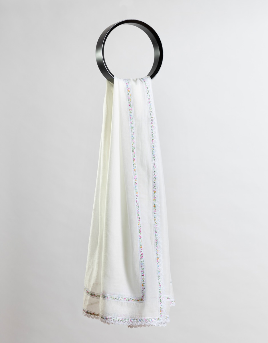 <p>Sciarpa in misto cotone stampa floreale con pizzo</p> | Faliero Sarti Kory