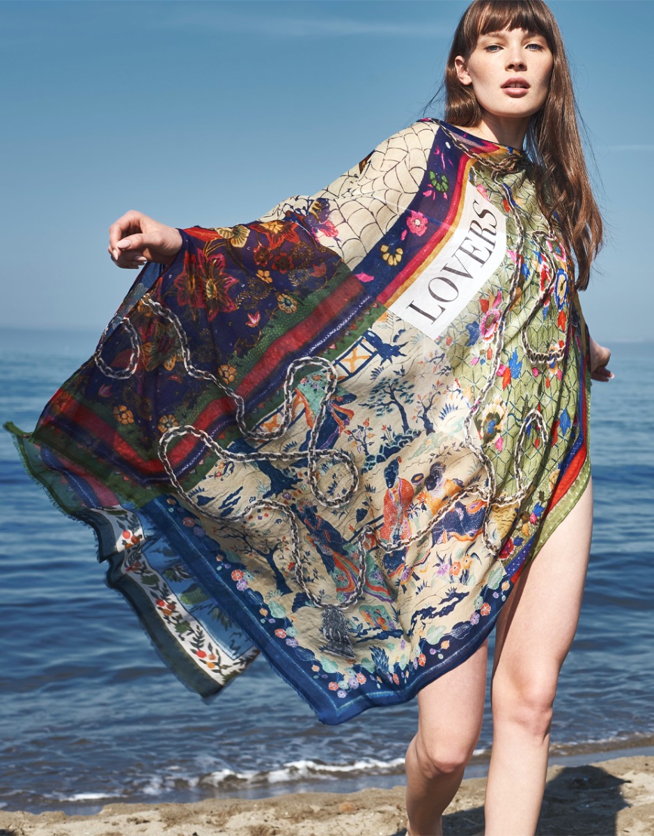 <div class="description">
<p>The luxurious “Lovers” caftan adapts to every silhouette with its multicolored cotton workmanship. The long line adds charm to a model that can also be worn in the evening on one-piece swimsuits and jeweled sandals.</p>
<p>O