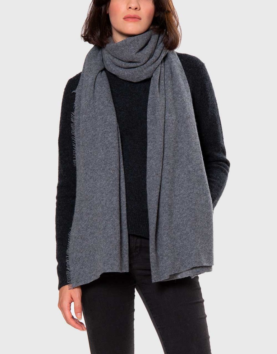 <p>Pure cashmere scarf</p> | Faliero Sarti Adriel