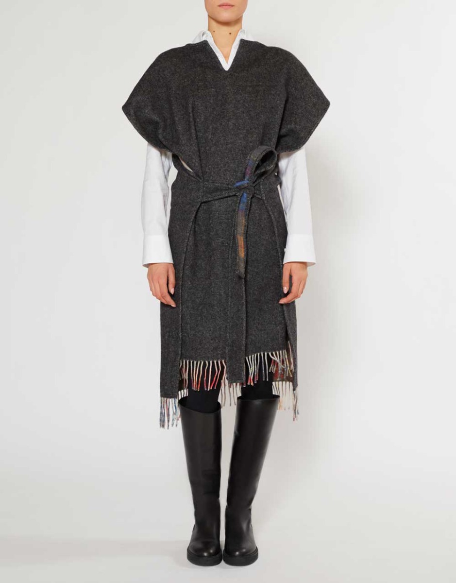 <p><span style="font-weight: 400;">Virgin wool and cashmere poncho</span></p> | Faliero Sarti Gomez