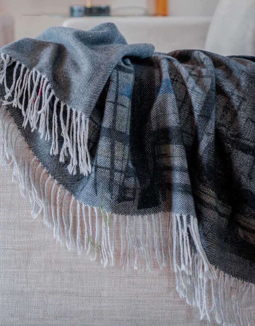 <p>Cashmere and wool plaid</p> | Faliero Sarti Islanda